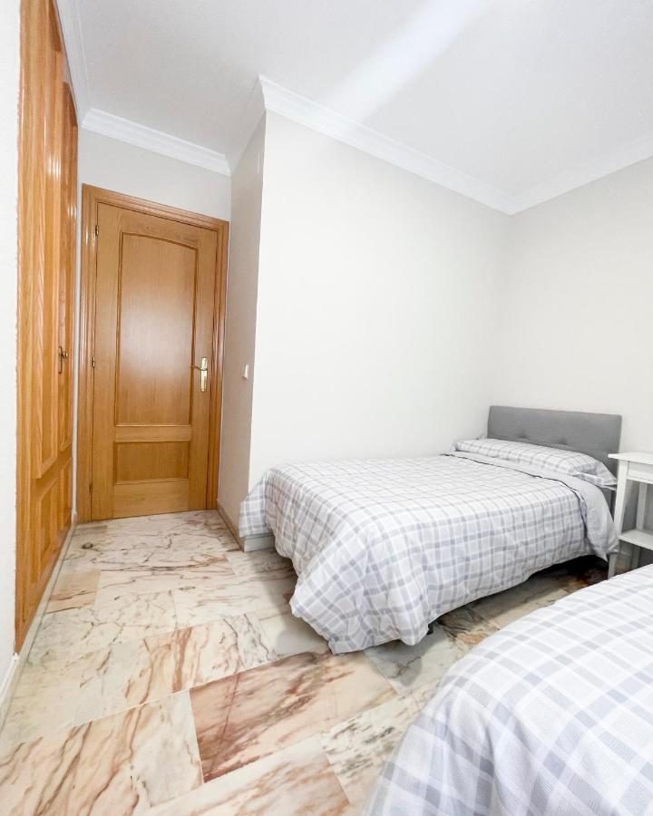 Apartmán Holidays2Malaga Tomas De Echeverria 150 Mts To Beach & High Speed Wifi & Parking Exteriér fotografie